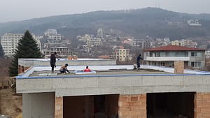 Полагане на покривна замазка на къща 3