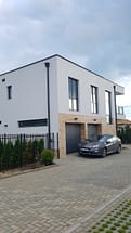 Вътрешна улица обслужваща жилищния комплекса