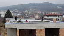 Полагане на покривна замазка на къща 3